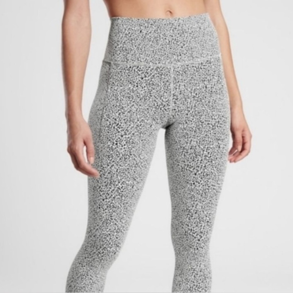Athleta Salutation Stash leggings